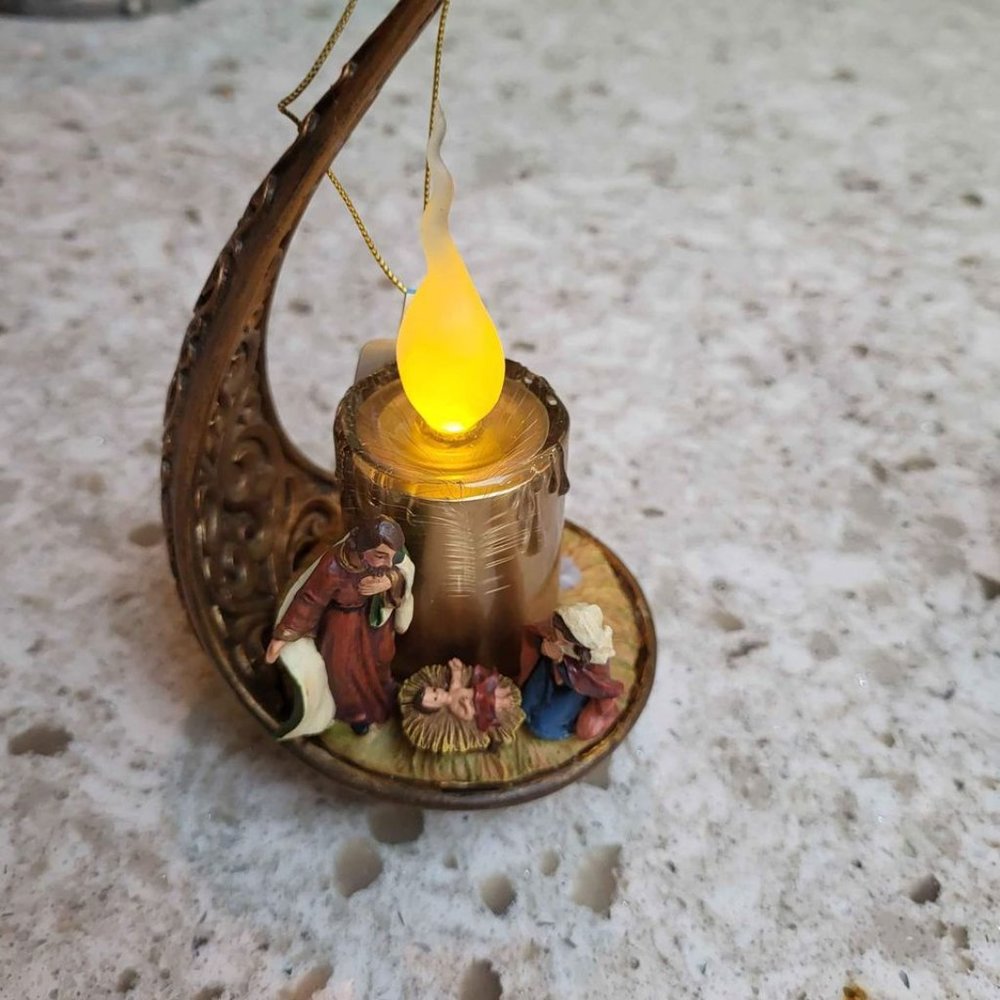 Nativity Ornament - Vintage Lights Up